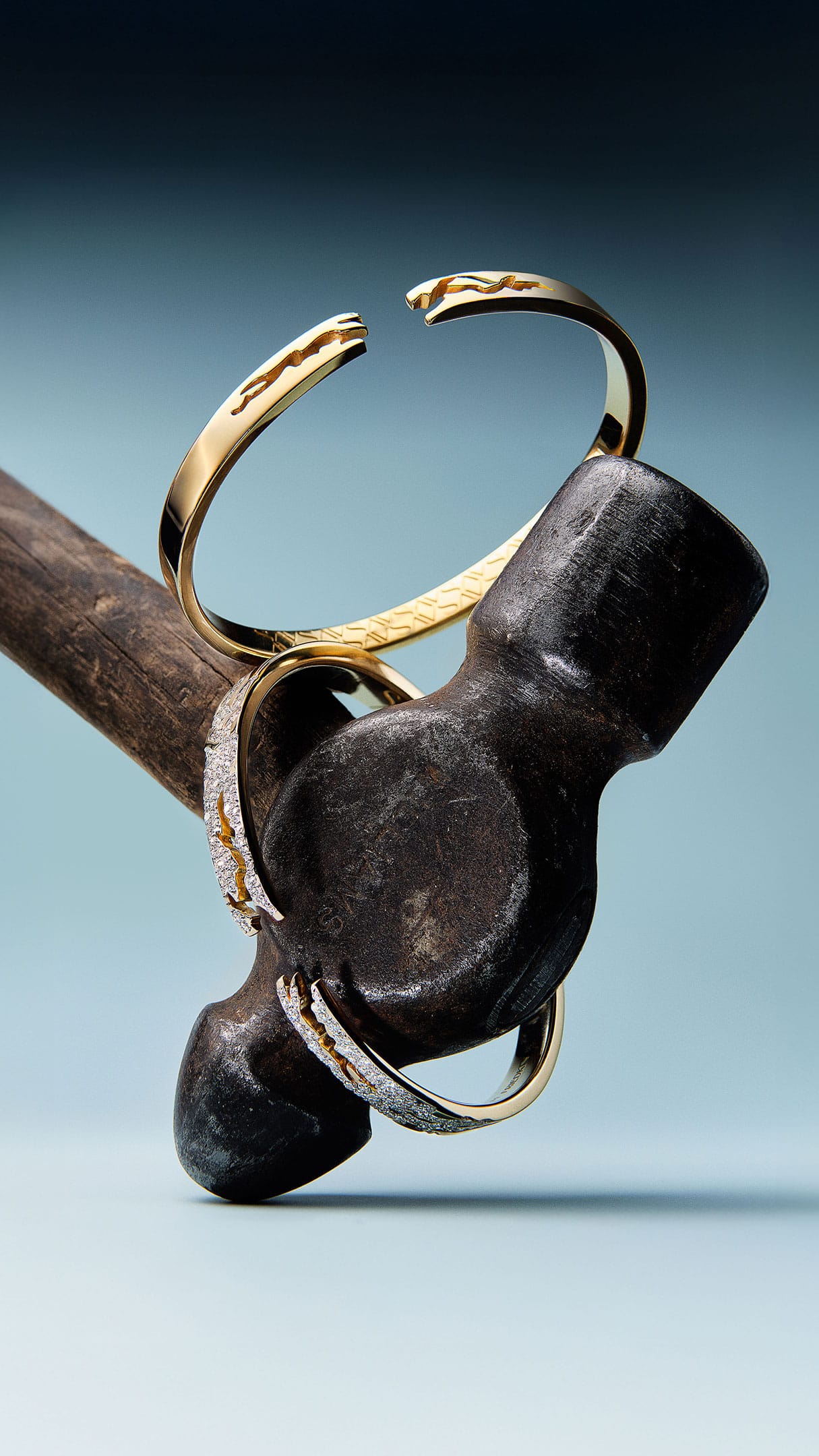 Two rings on a hammer